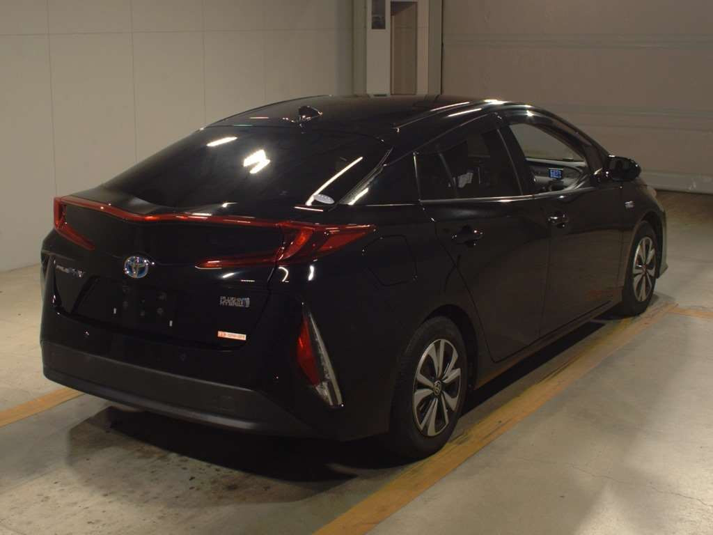 2018 Toyota Prius PHV ZVW52[1]