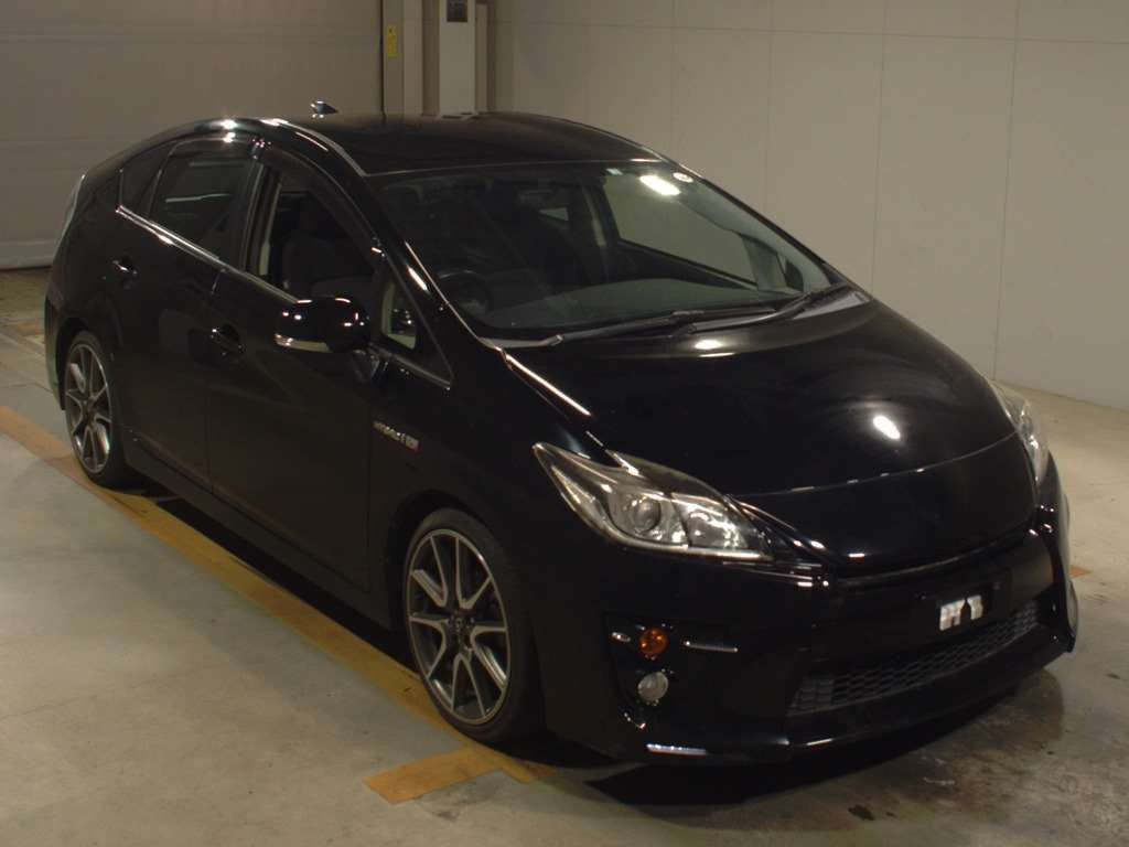 2014 Toyota Prius ZVW30[2]