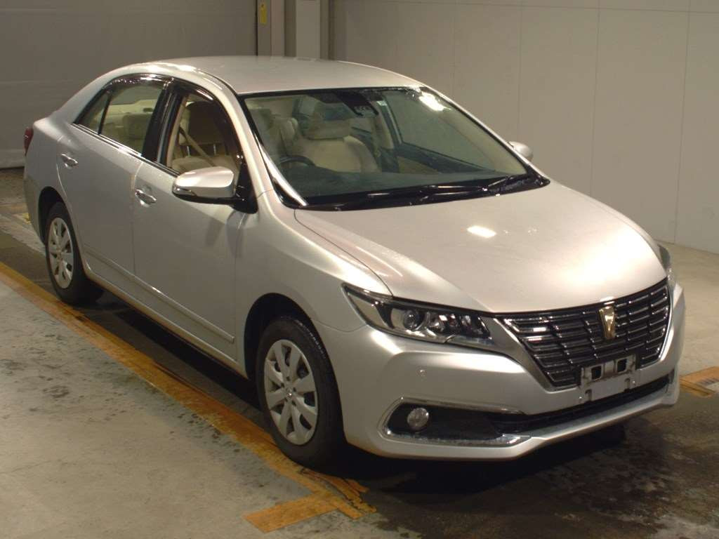 2017 Toyota Premio ZRT260[2]