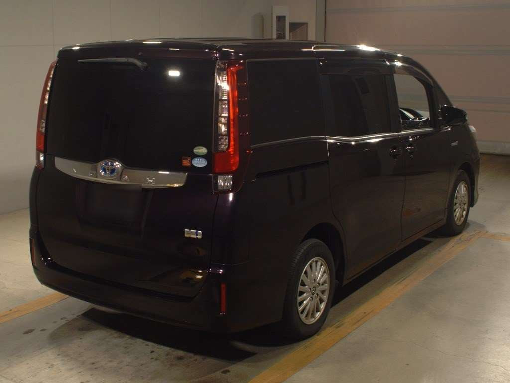 2014 Toyota Noah ZWR80G[1]