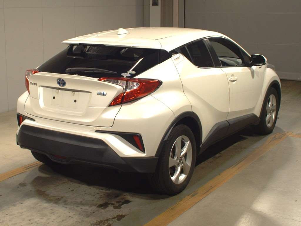 2017 Toyota C-HR ZYX10[1]