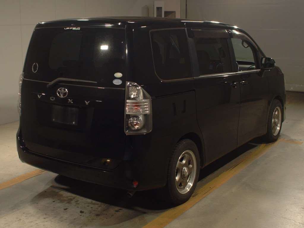 2010 Toyota Voxy ZRR70G[1]