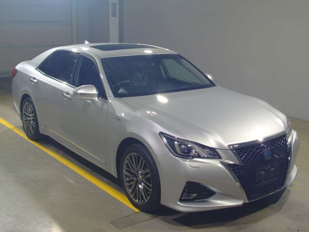 2016 Toyota Crown Hybrid AWS211[2]