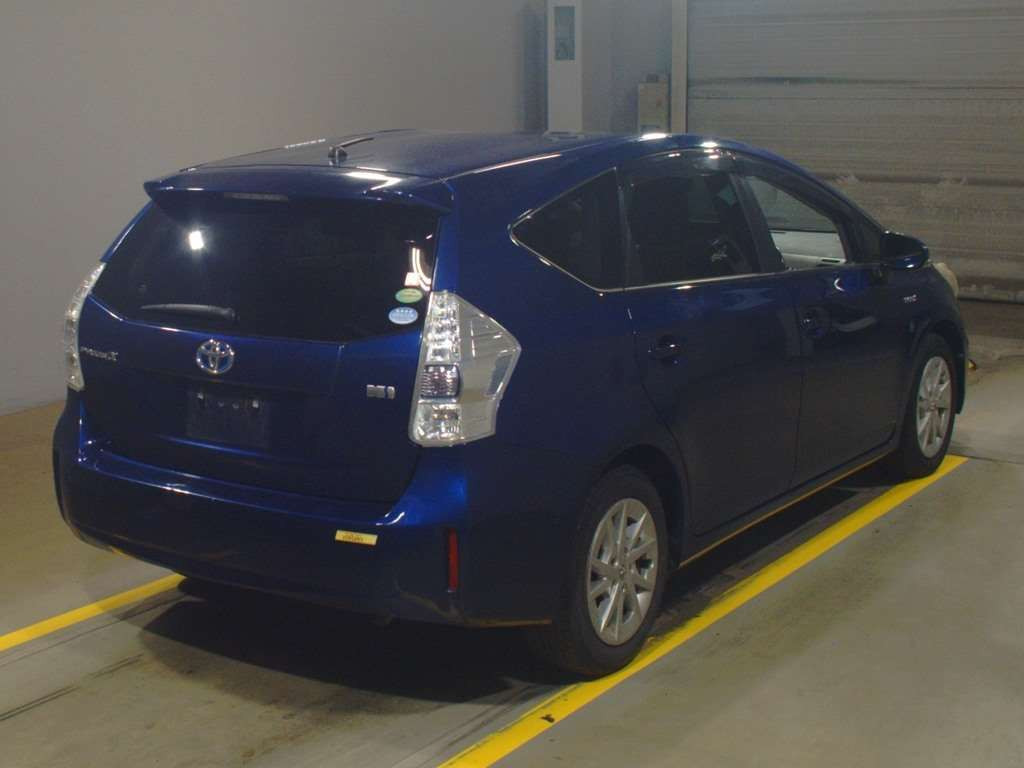 2012 Toyota Prius alpha ZVW41W[1]