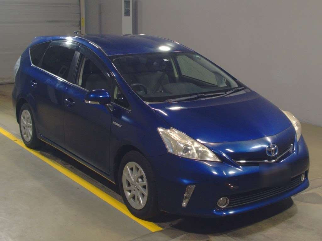 2012 Toyota Prius alpha ZVW41W[2]