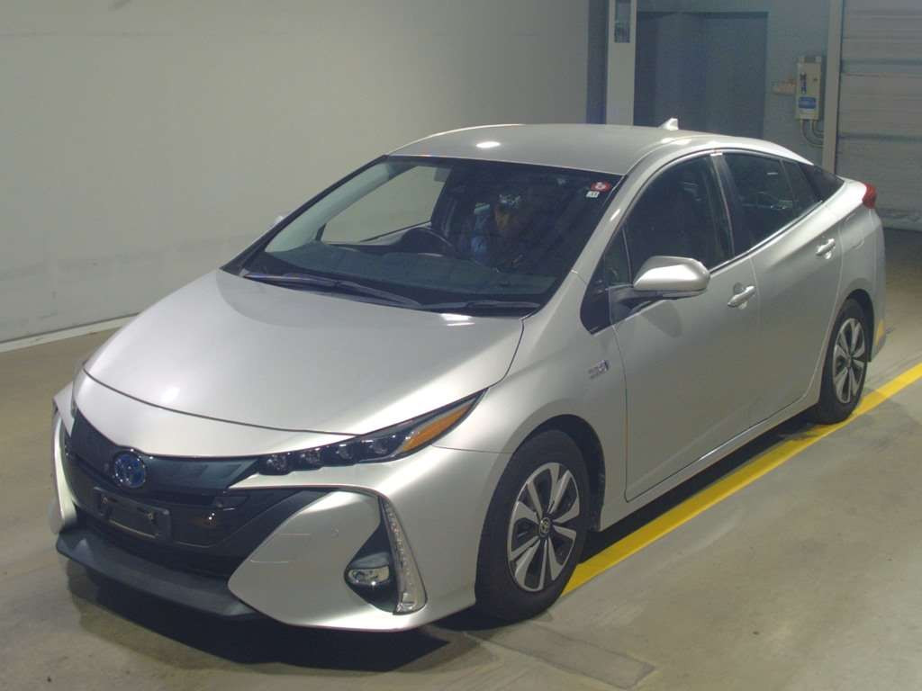 2019 Toyota Prius PHV ZVW52[0]