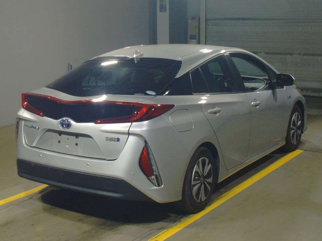 2019 Toyota Prius PHV ZVW52[1]