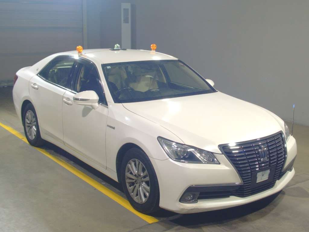 2015 Toyota Crown Hybrid AWS210[2]