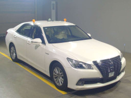 2015 Toyota Crown Hybrid