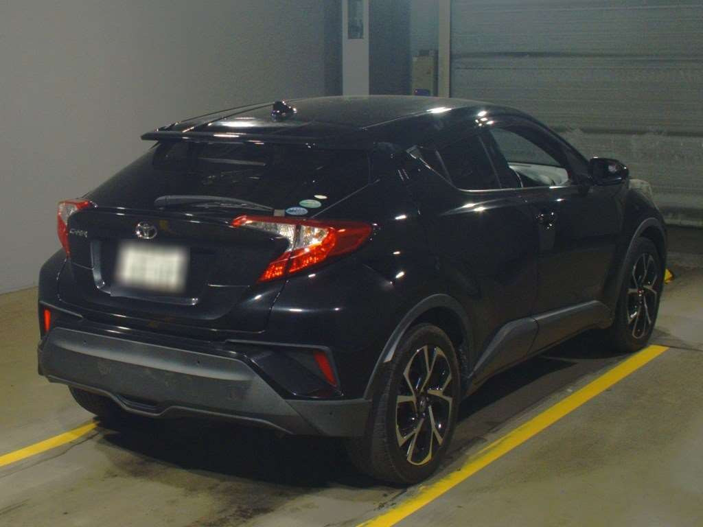 2017 Toyota C-HR NGX50[1]