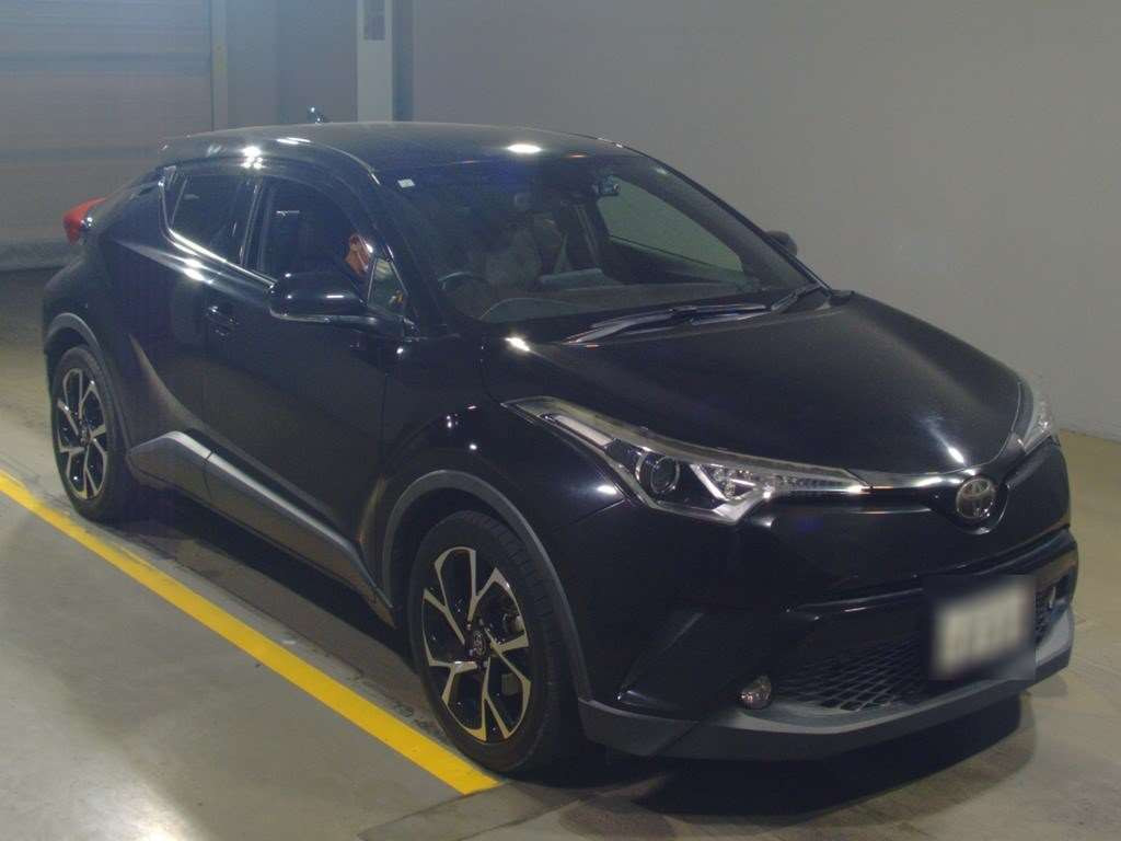 2017 Toyota C-HR NGX50[2]