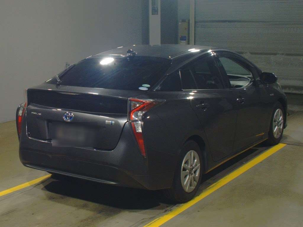 2017 Toyota Prius ZVW50[1]