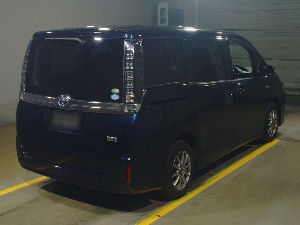 2014 Toyota Voxy ZWR80G[1]