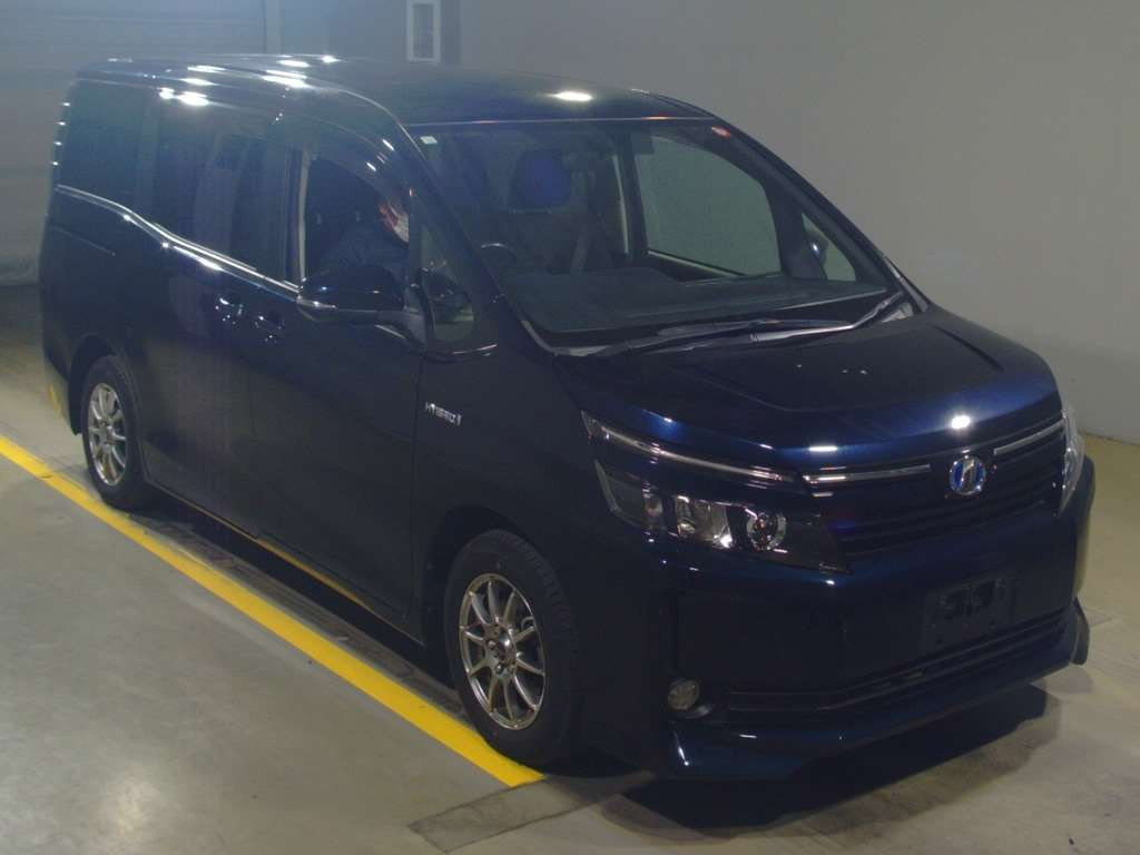 2014 Toyota Voxy ZWR80G[2]