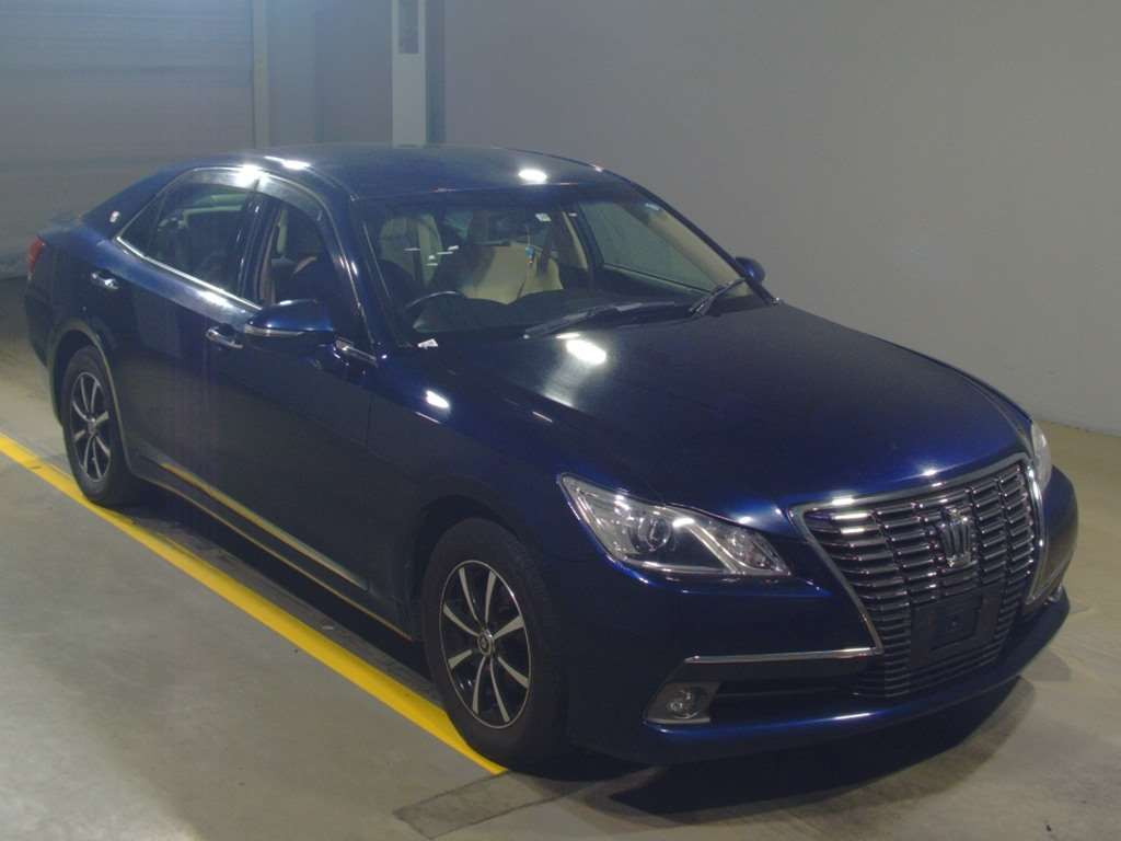 2013 Toyota Crown GRS211[2]