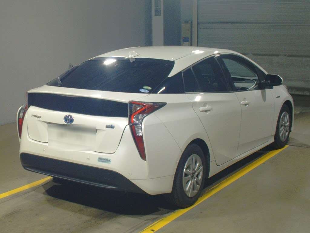 2017 Toyota Prius ZVW50[1]