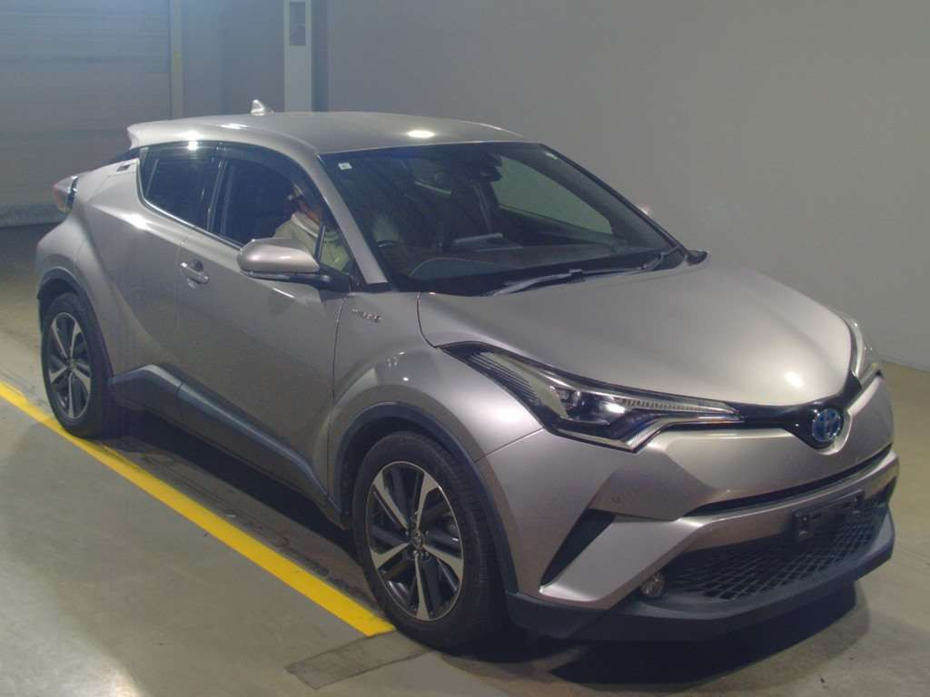 2017 Toyota C-HR ZYX10[2]