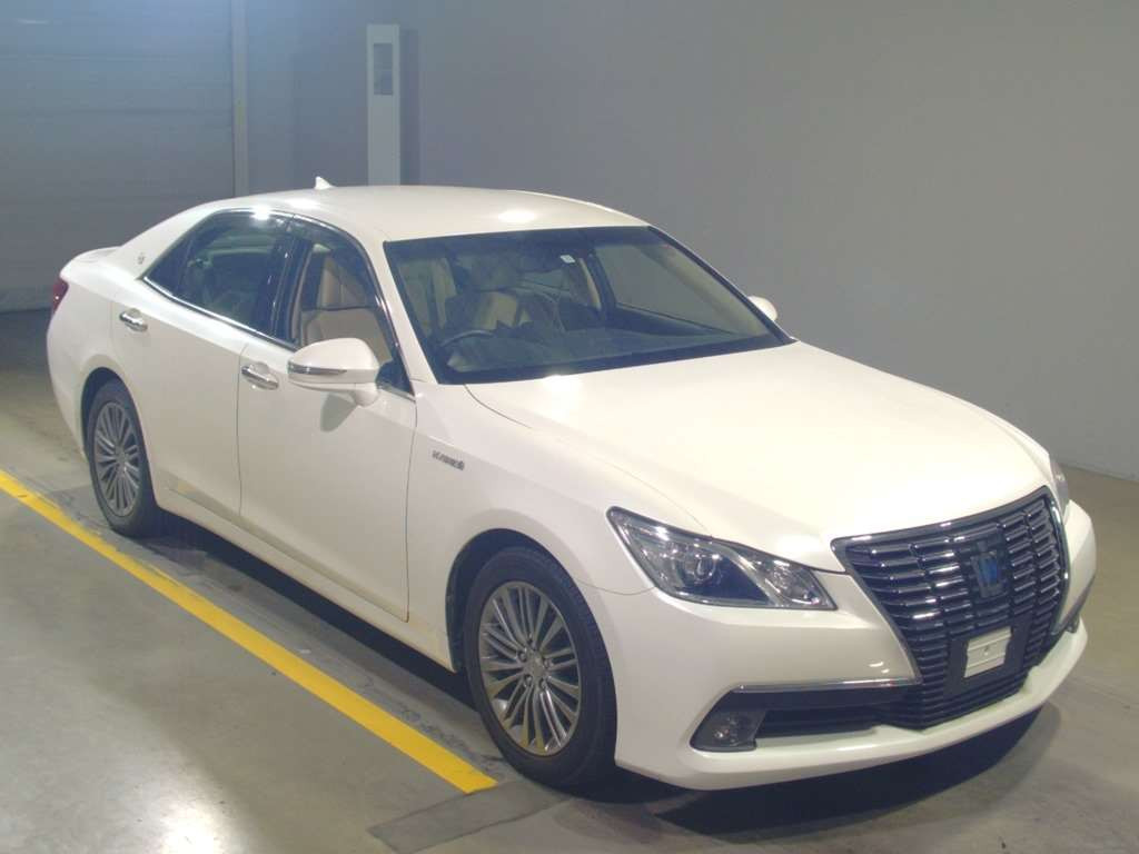 2013 Toyota Crown Hybrid AWS210[2]