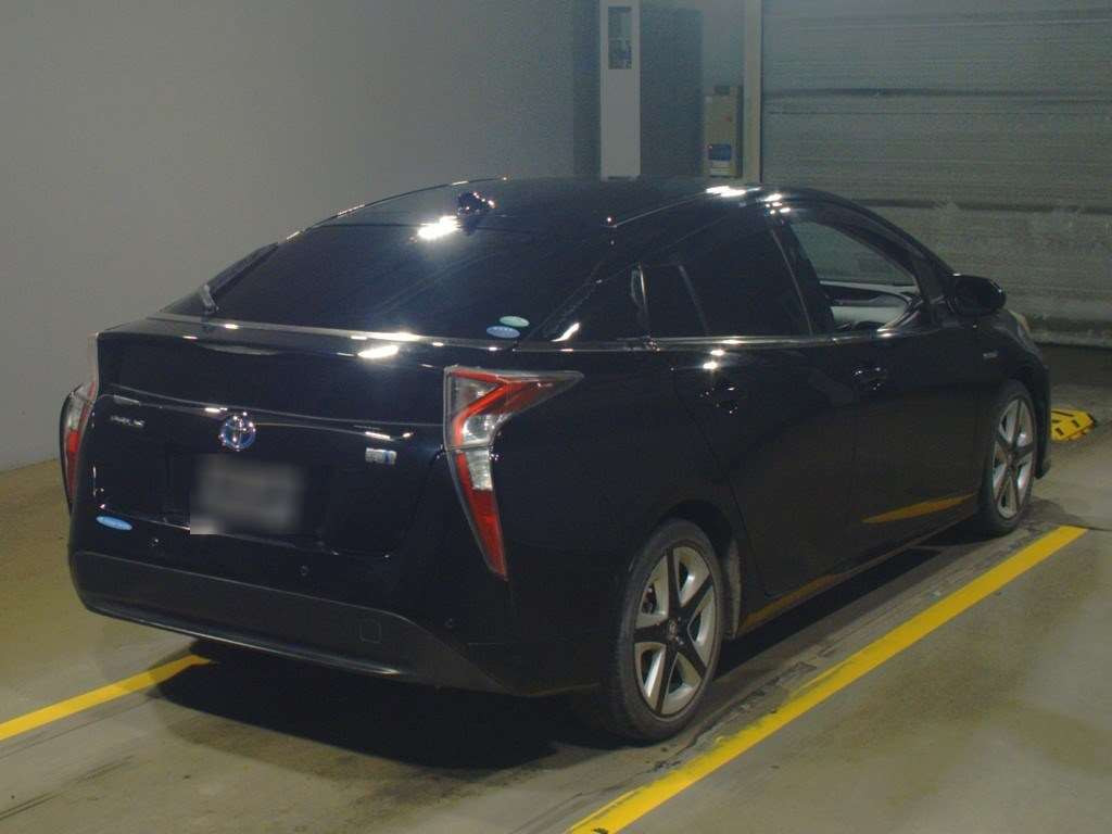 2017 Toyota Prius ZVW50[1]