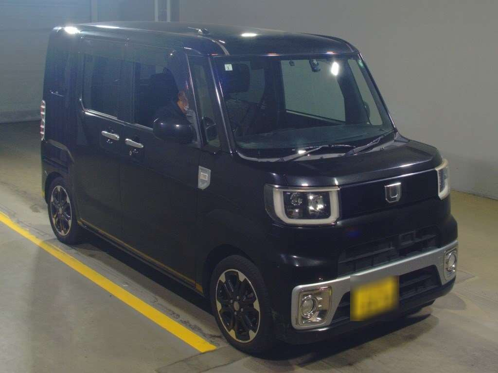 2015 Daihatsu Wake LA700S[2]