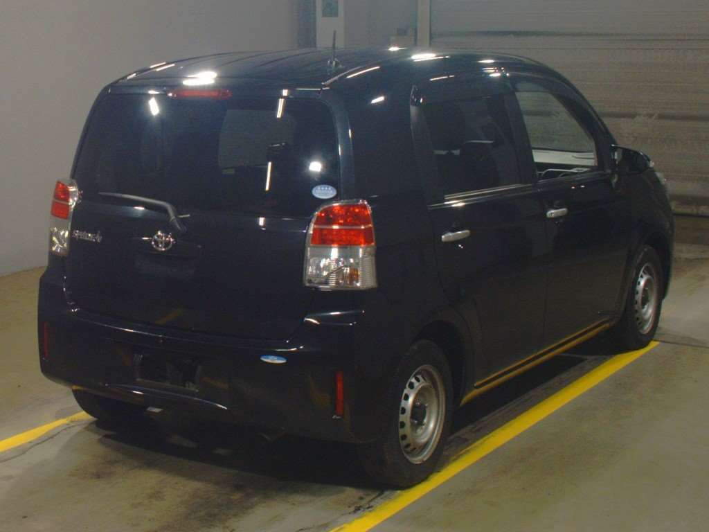 2014 Toyota Spade NSP140[1]