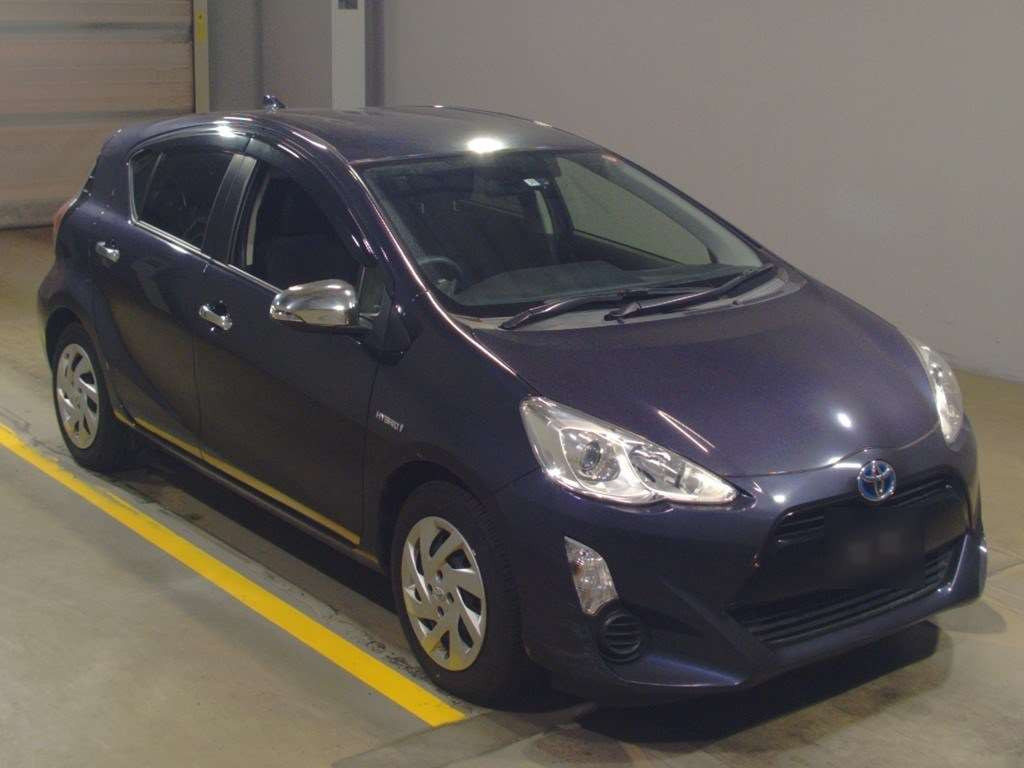 2015 Toyota Aqua NHP10[2]