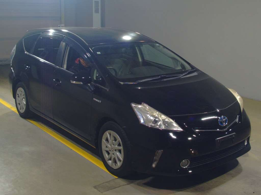 2011 Toyota Prius alpha ZVW41W[2]