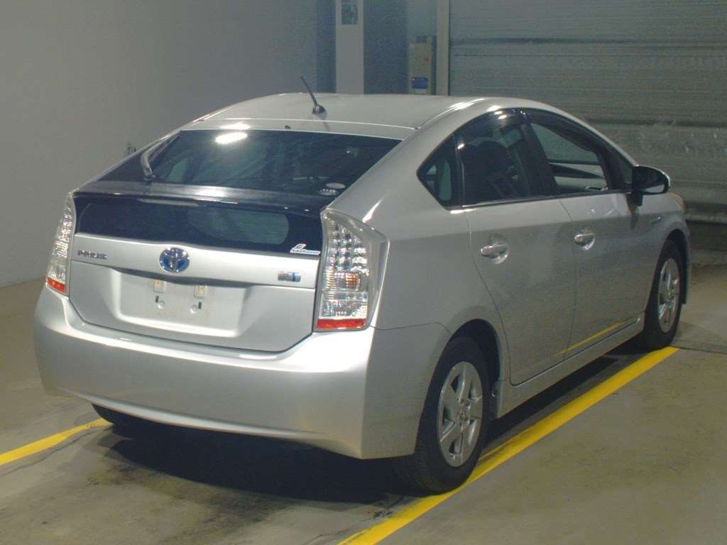 2010 Toyota Prius ZVW30[1]