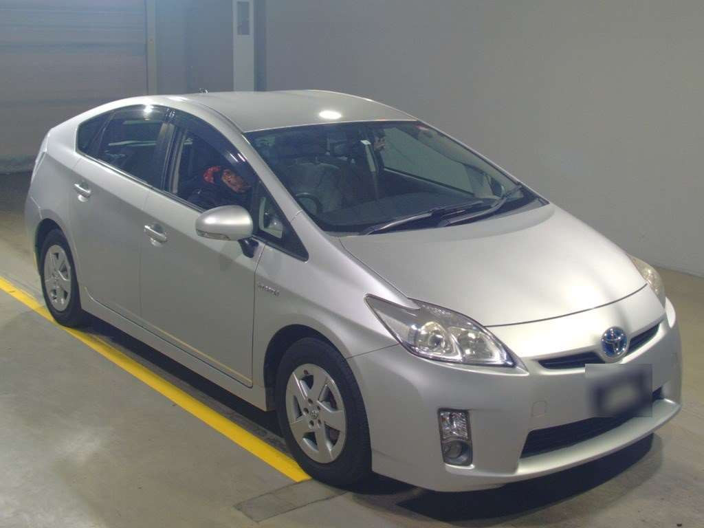 2010 Toyota Prius ZVW30[2]