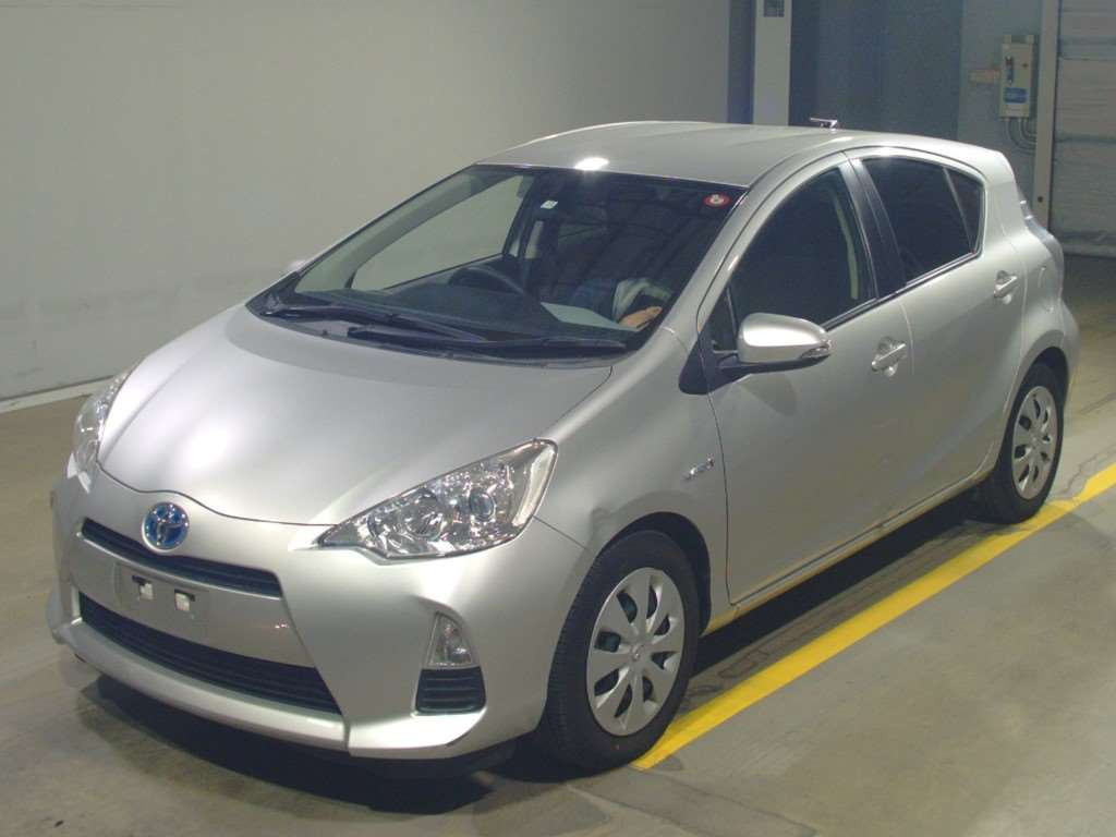 2013 Toyota Aqua NHP10[0]