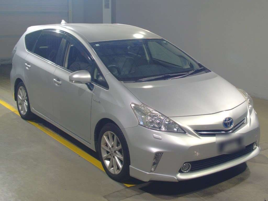 2014 Toyota Prius alpha ZVW40W[2]