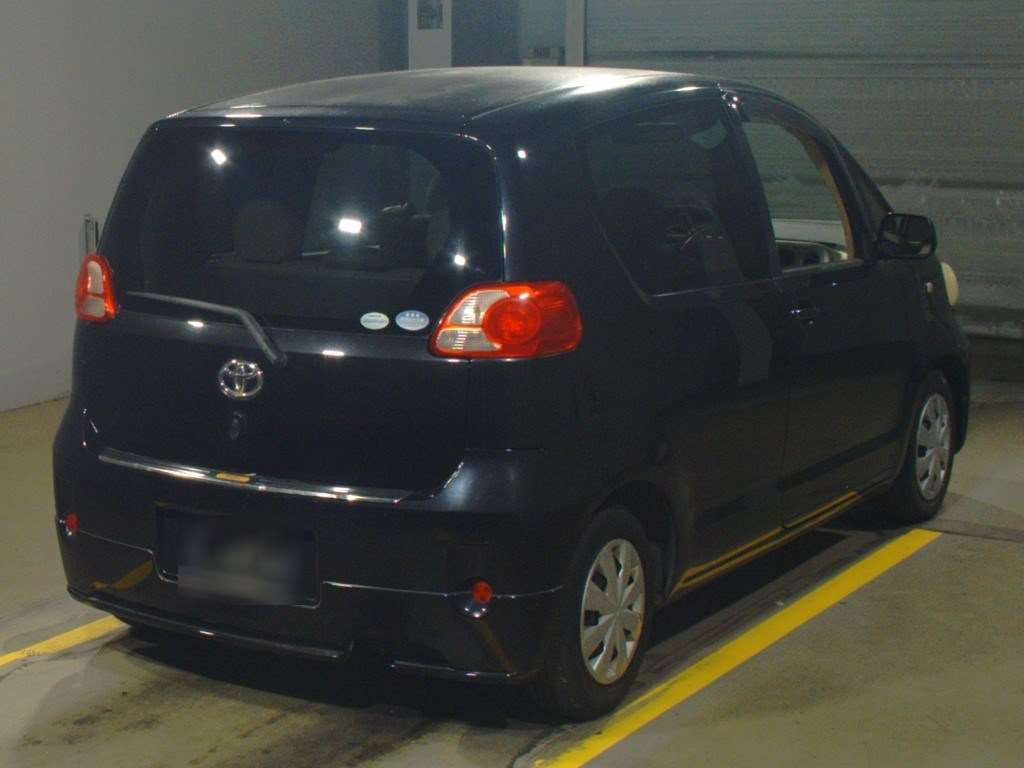 2005 Toyota Porte NNP10[1]