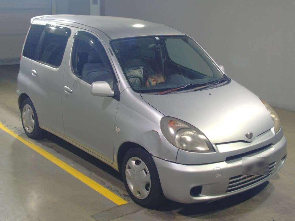 2002 Toyota Fun Cargo NCP20[2]