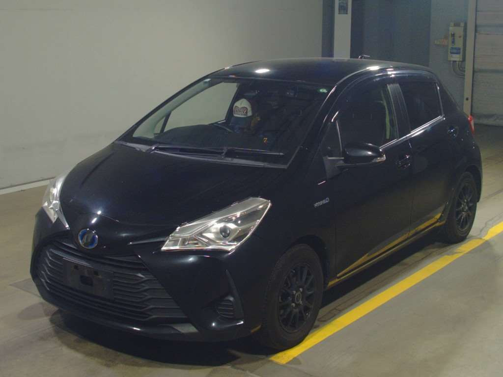 2017 Toyota Vitz NHP130[0]