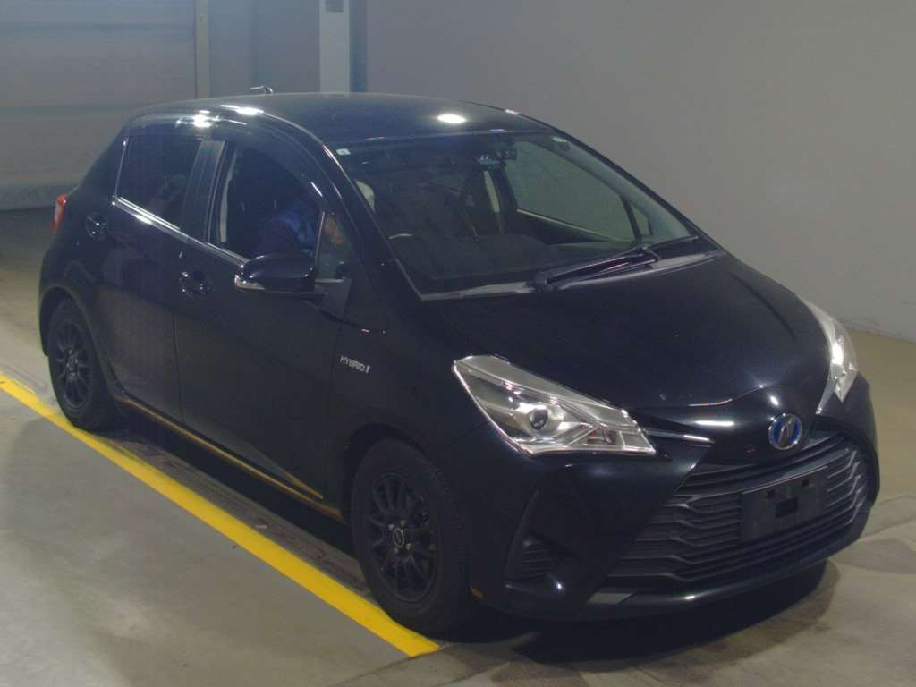 2017 Toyota Vitz NHP130[2]