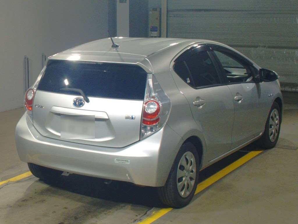 2012 Toyota Aqua NHP10[1]