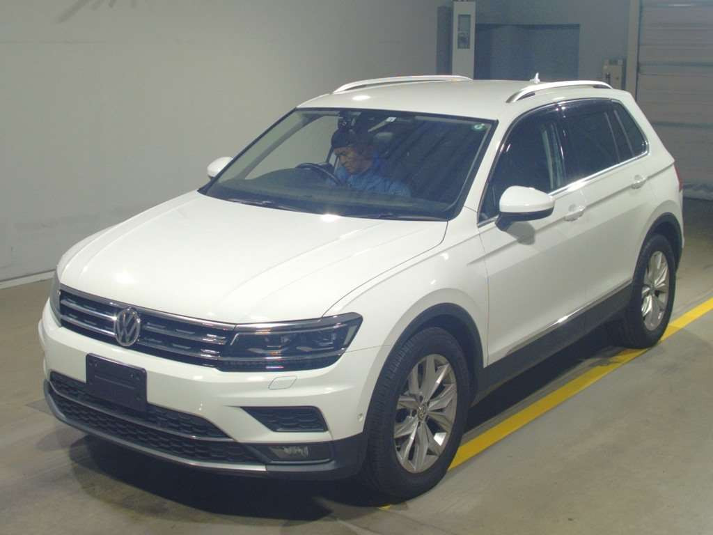 2018 Volkswagen Tiguan 5NCZE[0]