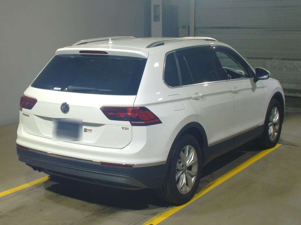 2018 Volkswagen Tiguan 5NCZE[1]