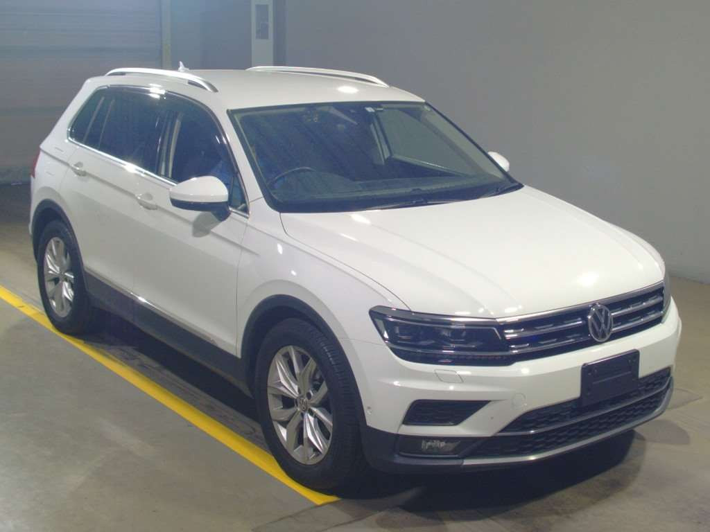 2018 Volkswagen Tiguan 5NCZE[2]