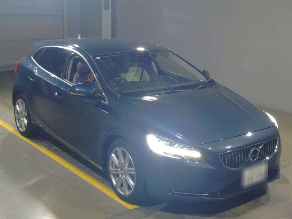 2018 Volvo V40 MD4204T[2]