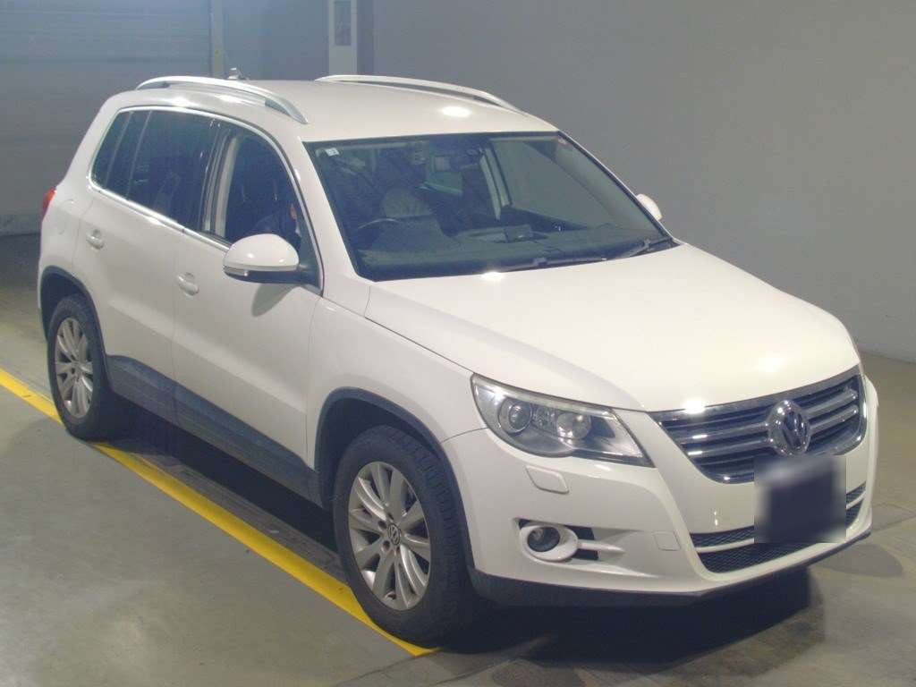 2010 Volkswagen Tiguan 5NCAW[2]