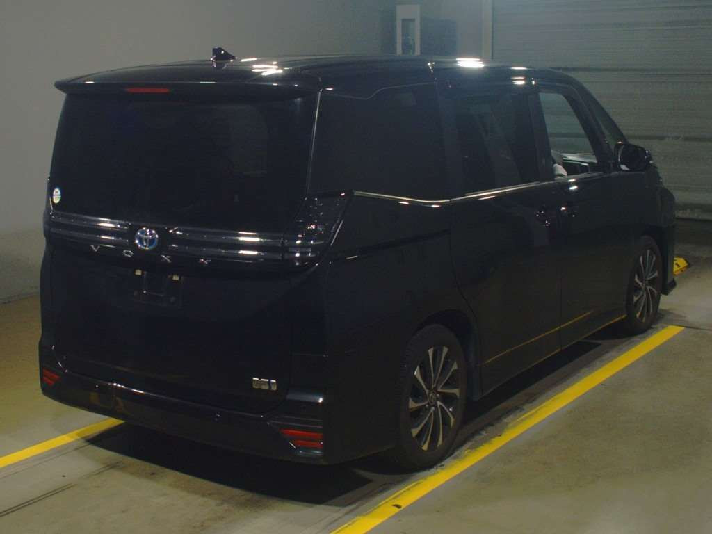 2022 Toyota Voxy ZWR90W[1]