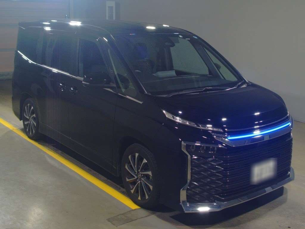 2022 Toyota Voxy ZWR90W[2]