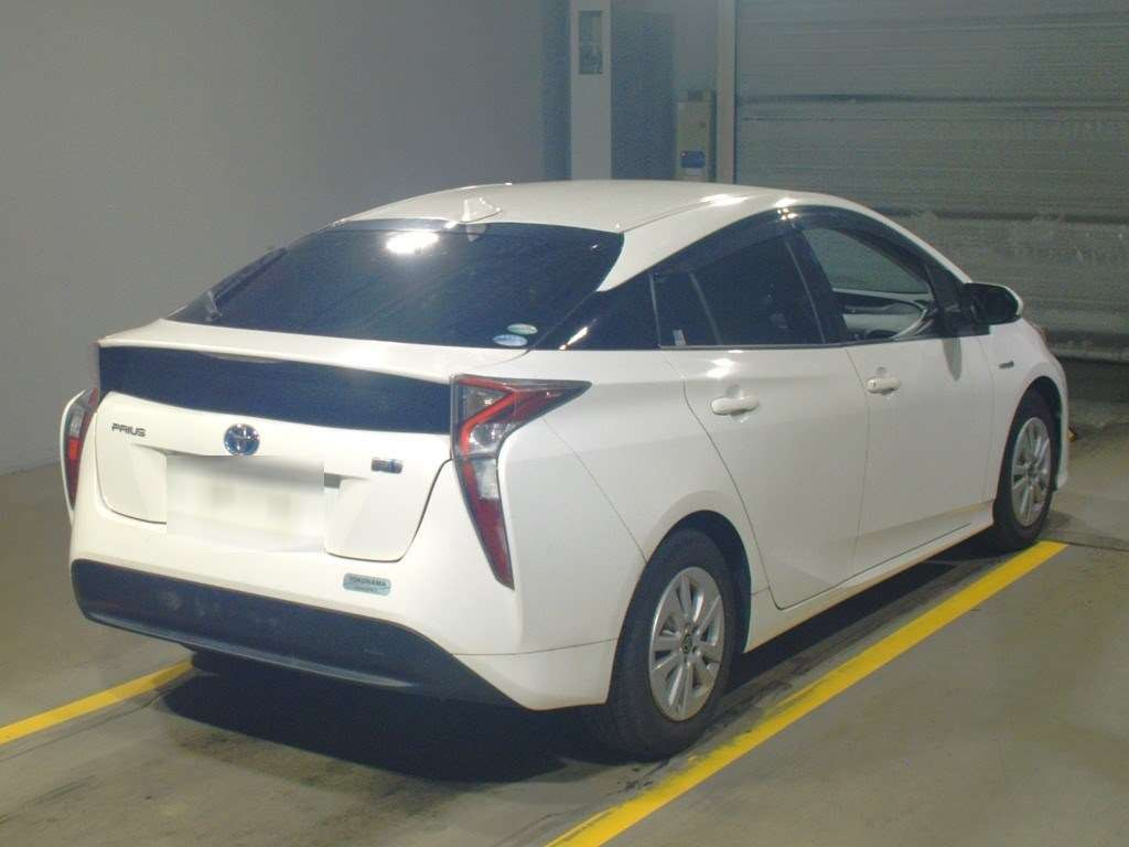 2016 Toyota Prius ZVW50[1]