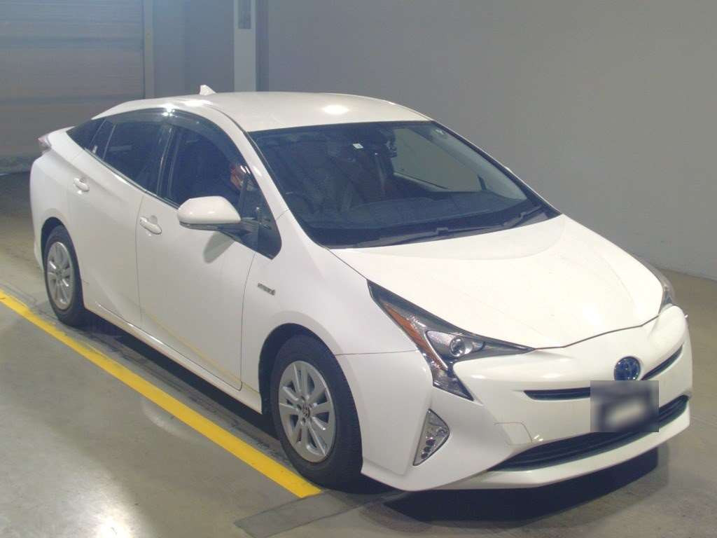 2016 Toyota Prius ZVW50[2]