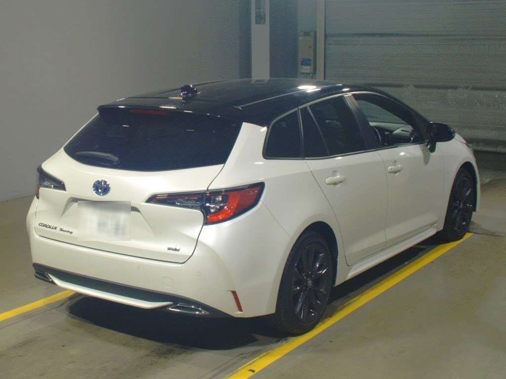 2020 Toyota Corolla Touring Wagon ZWE211W[1]