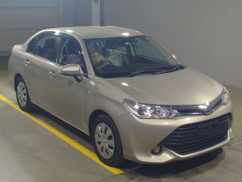 2015 Toyota Corolla Axio NKE165[2]