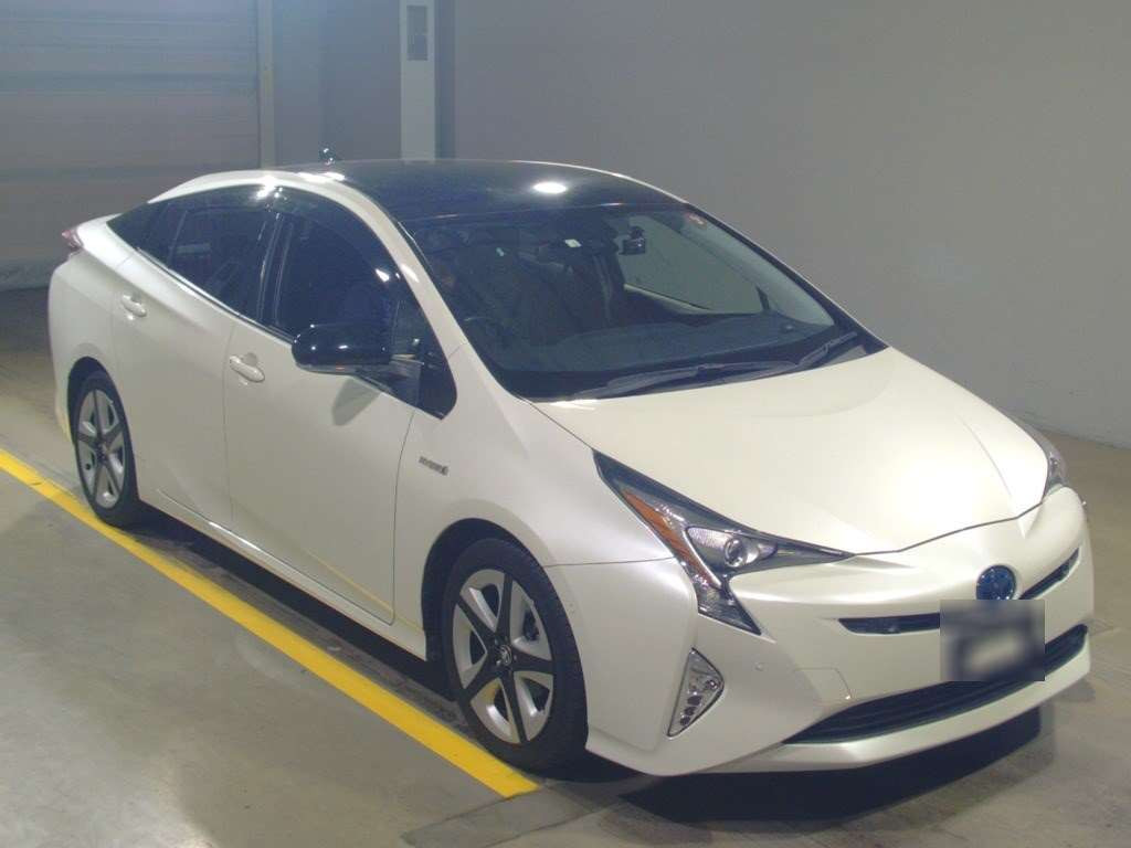 2018 Toyota Prius ZVW50[2]