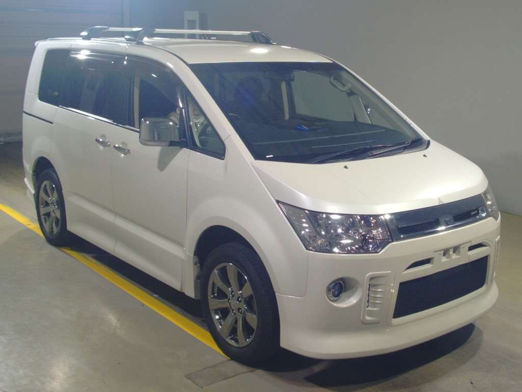 2013 Mitsubishi Delica D5 CV5W[2]