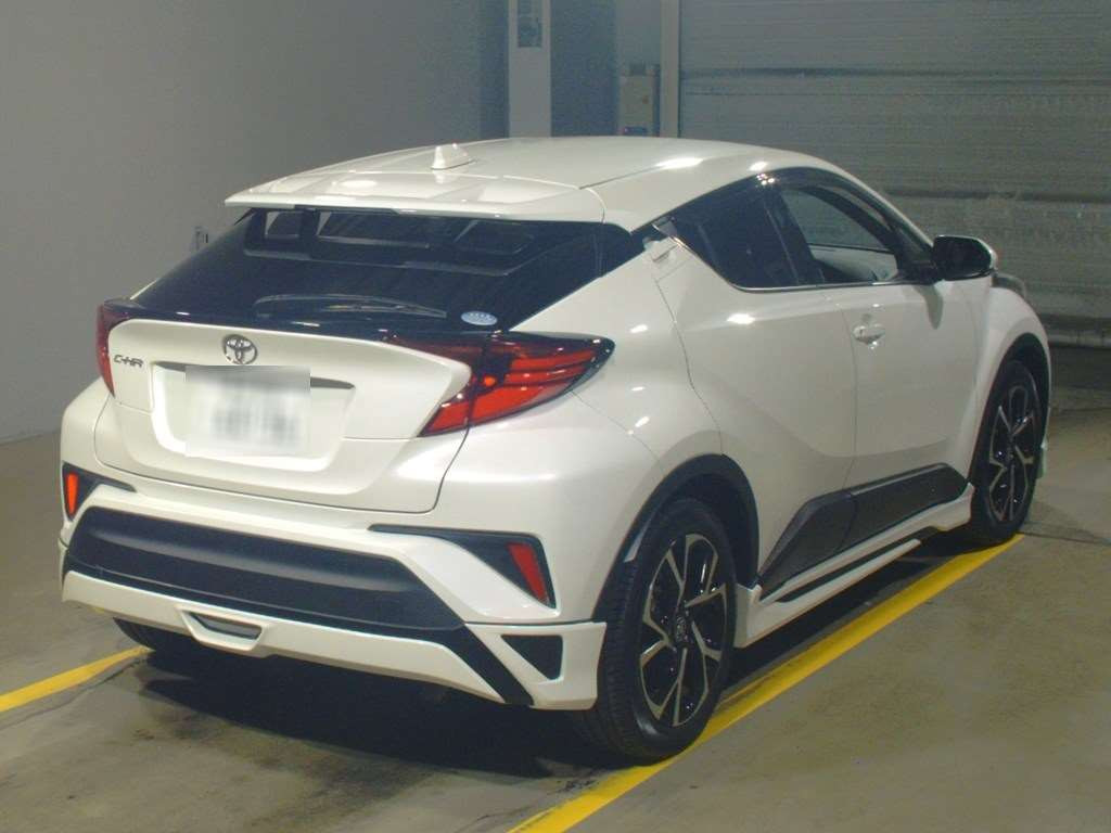 2020 Toyota C-HR NGX10[1]